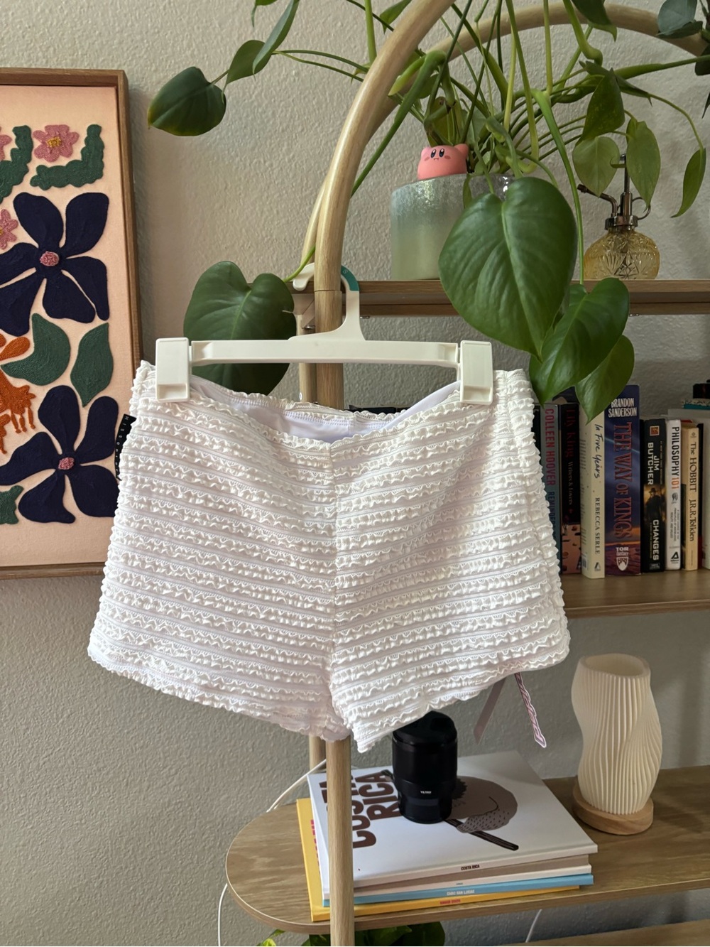 Missguided + White Textured Lace High-Waist Shorts